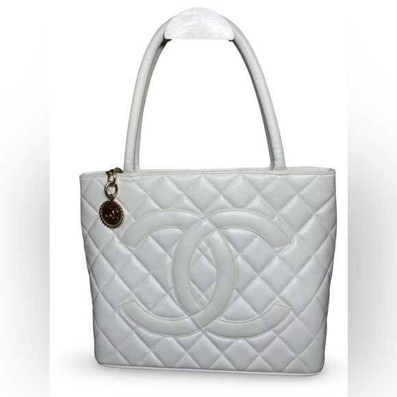 CHANEL Caviar Quilted Medallion Tote White - Picture 14 of 15